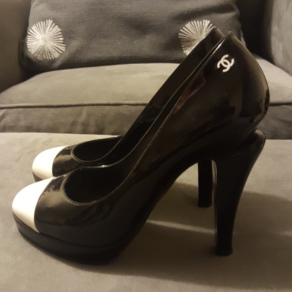 100% Authentic Chanel pumps heels shoes 37